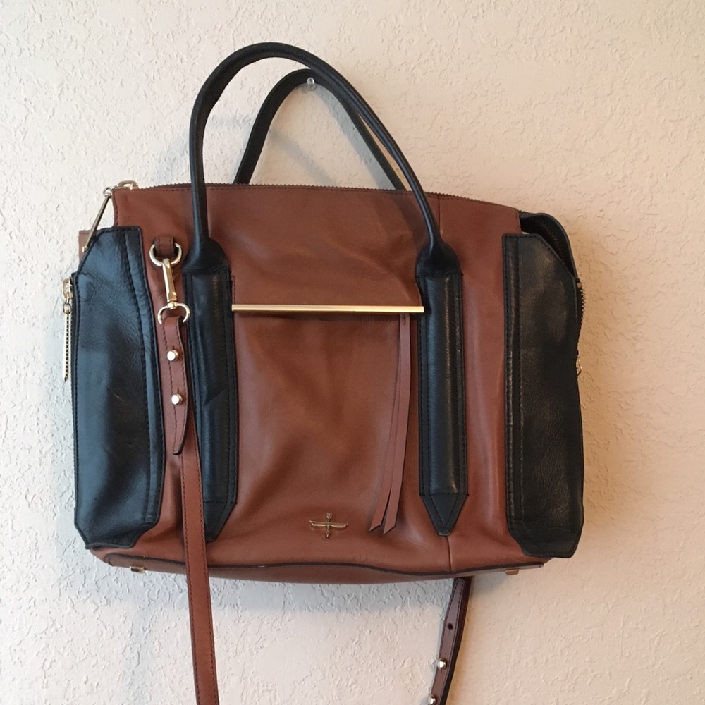 Pour La Victoire Leather Purse